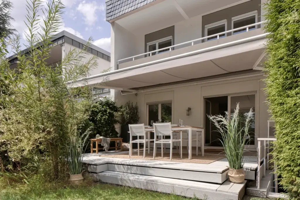 Sonnenschutzsteuerung mit Display