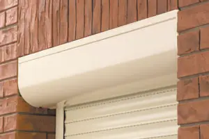 Rollläden an einer Klinkerfassade
